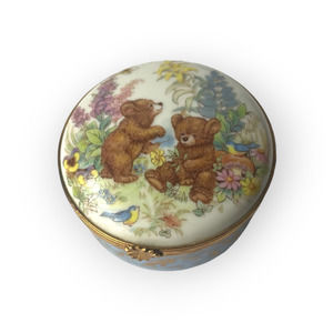 Vintage Limoges Castle Fail Main Round Trinket Box bears beautiful condi…